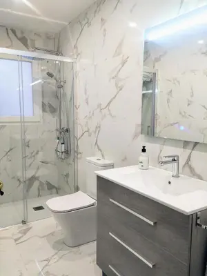 Un baño de Balcón del Cardenal