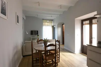 Una televisión o centro de entretenimiento en Apartamento La Casa del Santo