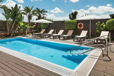Piscina en o cerca de Catalonia Hispalis