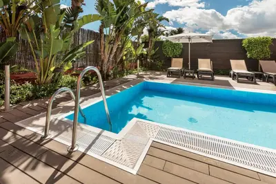 Piscina en o cerca de Catalonia Hispalis