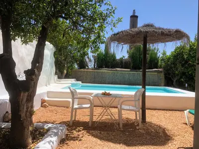 Piscina en o cerca de Casa Cueva El Naranjo Rocabella