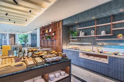Comida en o cerca de este hotel