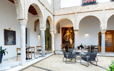 Un restaurante o sitio para comer en NH Collection Palacio de Córdoba