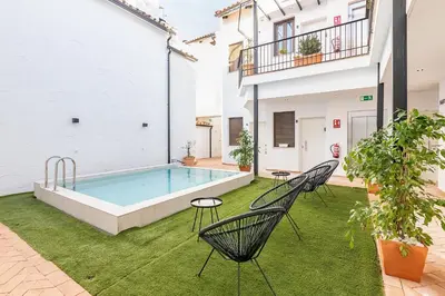 Piscina en o cerca de BHost - Yaya María