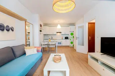 Una televisión o centro de entretenimiento en CR ALAMEDA Amplio y Traquilo apartameto para parejas