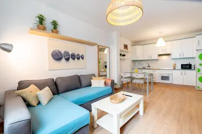 Una cocina o zona de cocina en CR ALAMEDA Amplio y Traquilo apartameto para parejas