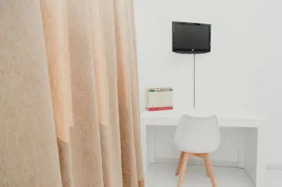 Una televisión o centro de entretenimiento en Hotel Olive