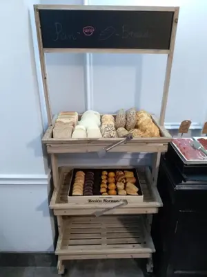 Comida en o cerca de este hotel