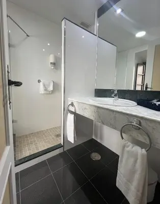 Un baño de Hotel Santo Domingo Lucena