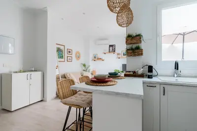 Una cocina o zona de cocina en Oasis con encanto en el corazón de Sevilla