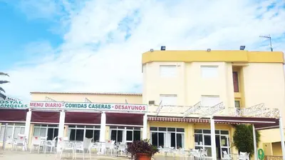 Edificio en el que se encuentra el hostal o pensión