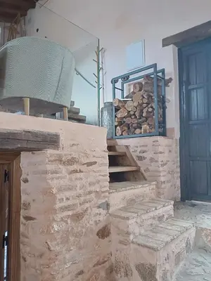 Una cocina o zona de cocina en Balcón de la Moreria con leña
