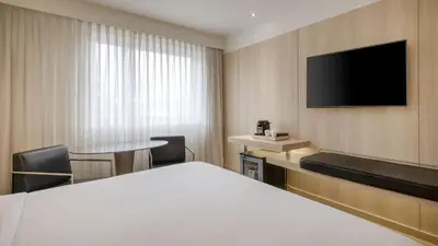 Una televisión o centro de entretenimiento en AC Hotel Córdoba by Marriott
