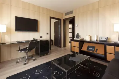 Una televisión o centro de entretenimiento en AC Hotel Córdoba by Marriott