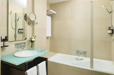 Un baño de NH Collection Sevilla