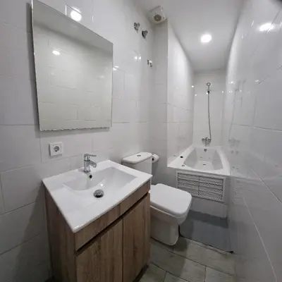 Un baño de #1# Estudio Sevilla centro BAÑERA HIDROMASAJE