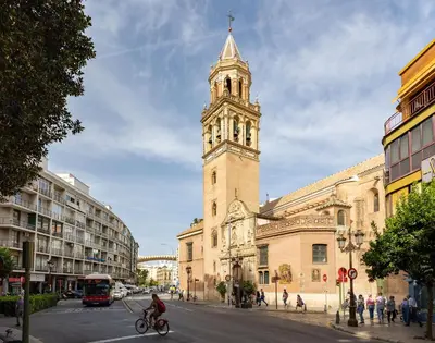Montar en bicicleta en Descalzos city center by Valcambre o alrededores