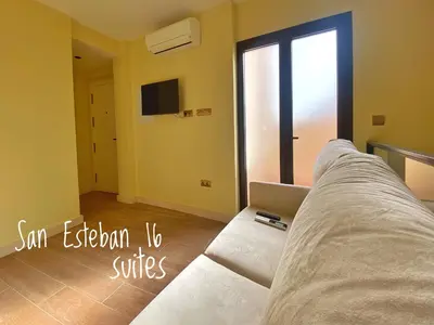 Una televisión o centro de entretenimiento en TRIPLEX SAN ESTEBAN 16 SEÑORIAL