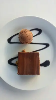 Comida en o cerca de esta villa