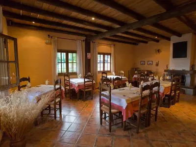 Un restaurante o sitio para comer en Villa La Manzanilla Rocabella