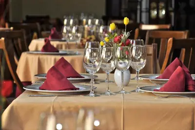 Un restaurante o sitio para comer en Hotel Averroes