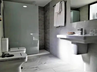 Un baño de Hotel Averroes