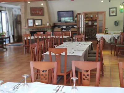 Un restaurante o sitio para comer en Hotel Rural Puerto Mágina