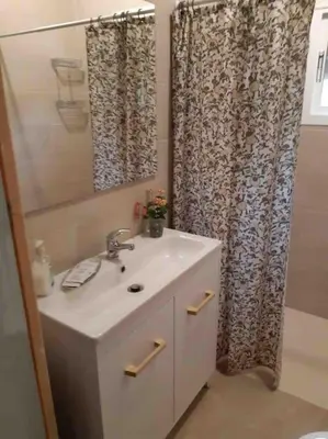 Un baño de Villa María, casa rural en Cazalla de la Sierra.