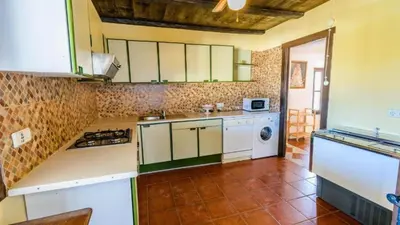 Una cocina o zona de cocina en Cortijo Vaquero Rural Loja by Ruralidays