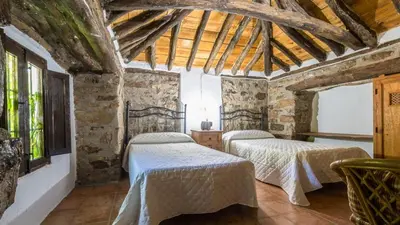 Cama o camas de una habitación en Las Nogueras de Montefrío by Ruralidays