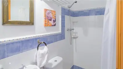 Un baño de La Fábrica de Juan Antequera - La Joya by Ruralidays