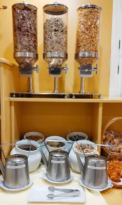 Comida en o cerca de este hotel