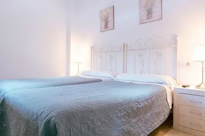 Cama o camas de una habitación en Apartamento con encanto en patio sevillano (202)