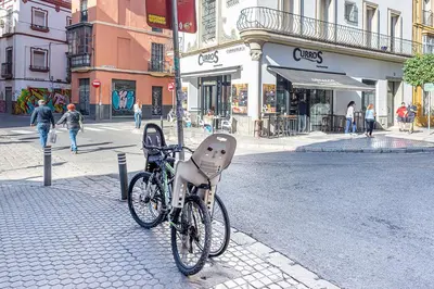 Montar en bicicleta en Alohamundi Feria o alrededores