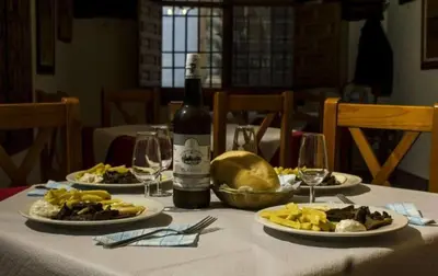 Comida en o cerca de este hotel
