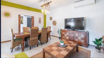 Una televisión o centro de entretenimiento en VILLA CUQUI
