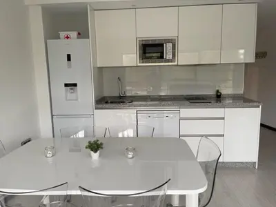 Una cocina o zona de cocina en TECNOCORDOBA aparcamiento privado gratuito y piscina