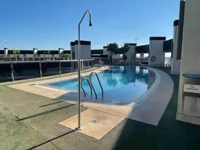 Piscina en o cerca de TECNOCORDOBA aparcamiento privado gratuito y piscina