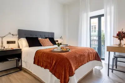 Cama o camas de una habitación en AvantiStays Buganvilla, la Sevilla auténtica