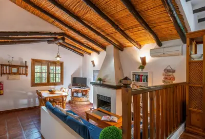 Una cocina o zona de cocina en El Chorro Villas Casa Buganvilla