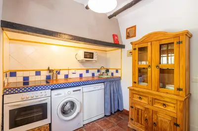 Una cocina o zona de cocina en El Chorro Villas Casa Adelfa