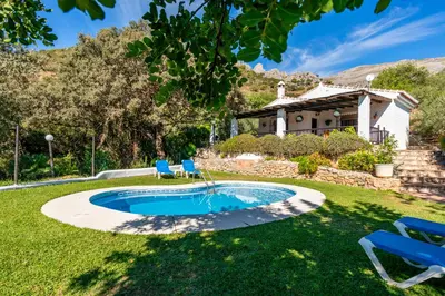 Piscina en o cerca de El Chorro Villas Casa Adelfa