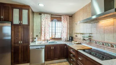 Una cocina o zona de cocina en Casa Cuatro Vientos Almogía by Ruralidays