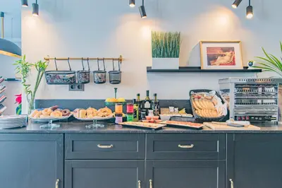 Comida en o cerca de este hotel