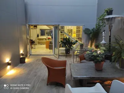 Zona de estar de Habitación y baño en planta independiente en centro de sevilla