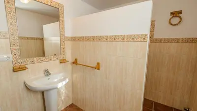 Un baño de Huerta Nueva Cuevas del Becerro by Ruralidays