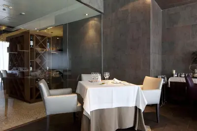Un restaurante o sitio para comer en Hotel Cordoba Center
