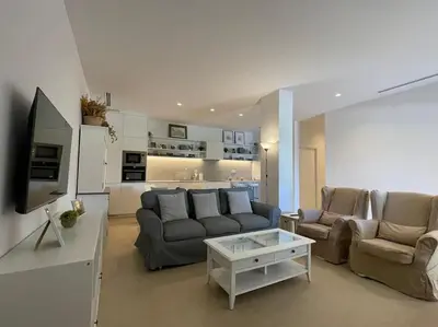 Una televisión o centro de entretenimiento en Apartamento con jardín y piscina en Córdoba