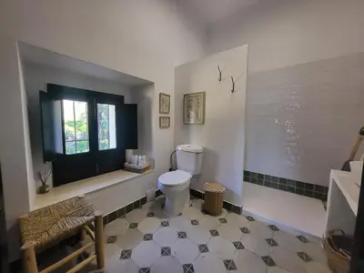 Un baño de Hacienda Las Lumbreras Casa Rural con Piscina