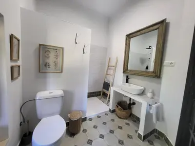 Un baño de Hacienda Las Lumbreras Casa Rural con Piscina